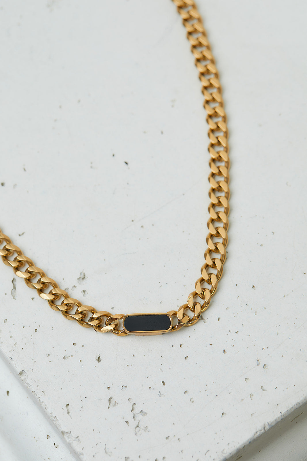 Close Knit Necklace In Black