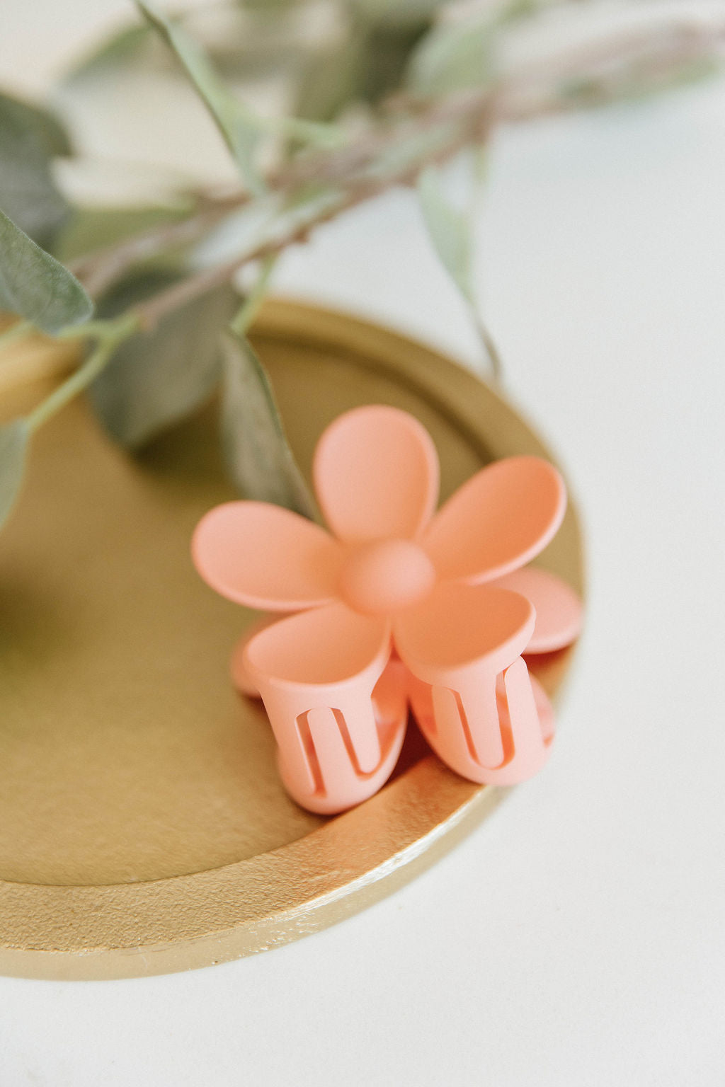 Daisy Claw in Coral